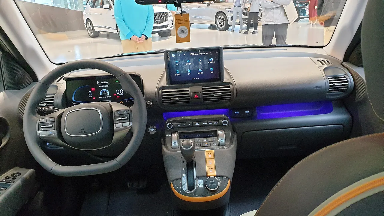 톰보이 카키 색상의 캐스퍼