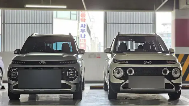 캐스퍼 두 대가 나란히 선 모습